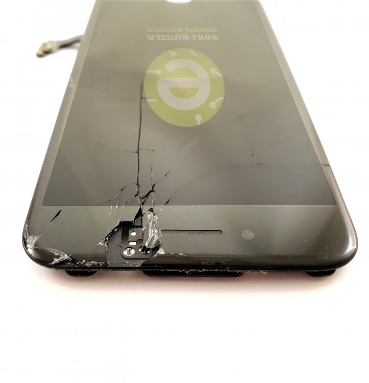 Zbita szybka iPhone 8